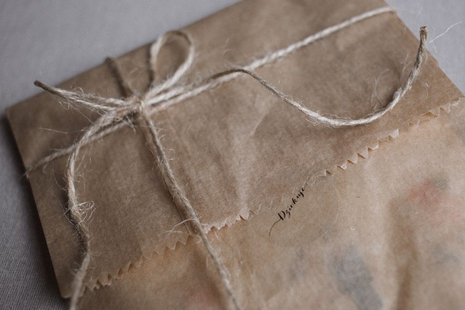 Faire un joli emballage cadeau avec trois fois rien